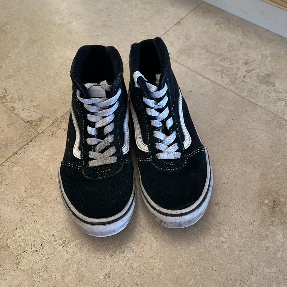 Kids Unisex Hightop Vans size 2.5 youth